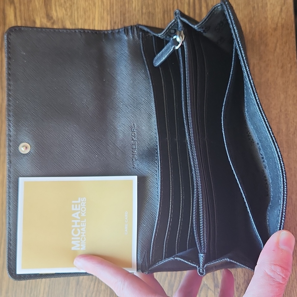 MICHAEL Michael Kors Signature Black Leather Wallet - Picture 5 of 6